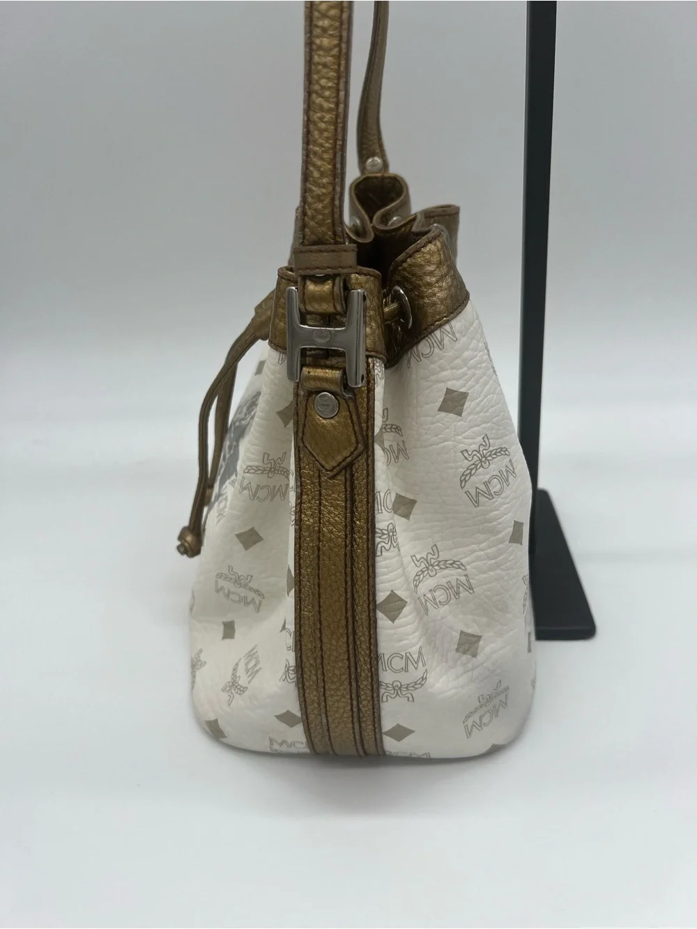 Authentic MCM White Visetos Drawstring Bucket Bag Metallic Bronze Trim - Picture 4 of 8